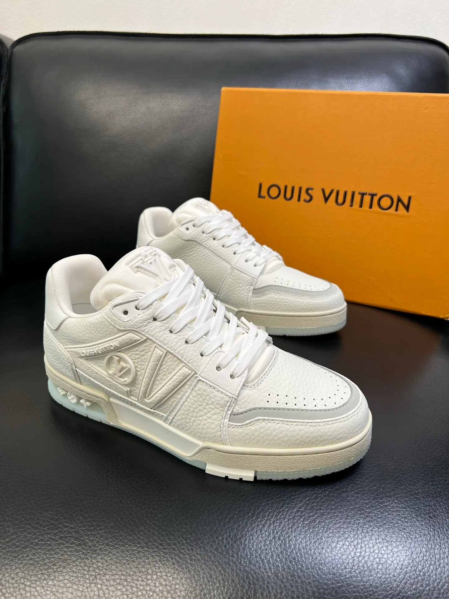Men's shoes 💰900 Lv top purchasing agent Louis Vuitton, sports sneakers counter synchronization, uppers imported from Italy, high-quality splicing colorful complex crafts, imported mesh pads are soft and comfortable, soles: original soles specially provided by the original factory, T men's shoes 💰U exclusive movable molded soles super comfortable, original factory and single goods, high quality, welcome to compare, code number 39-44 (customized 38 45)